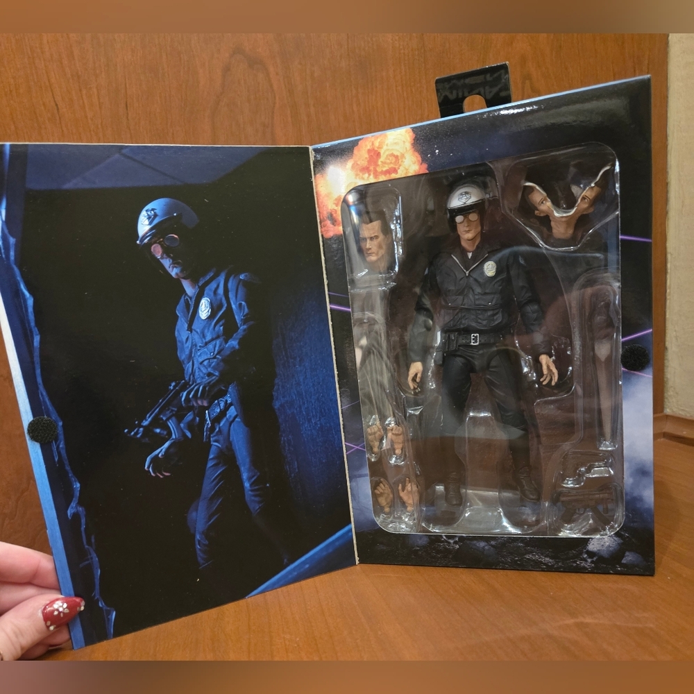 TERMINATOR Action Figure with Accessories